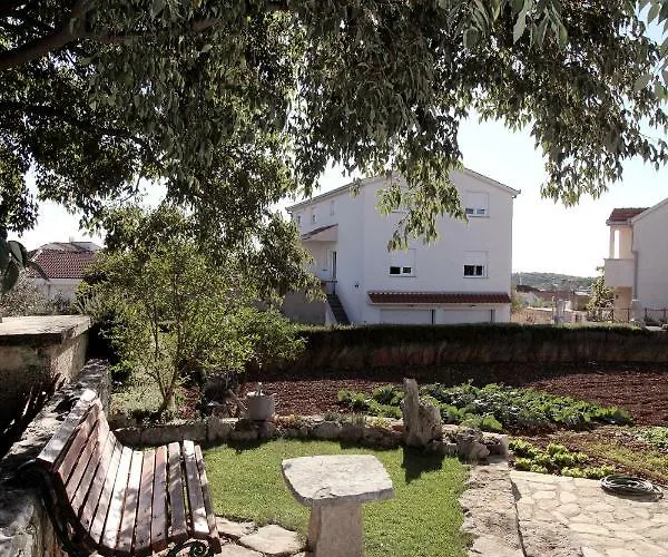 Tone * 特罗吉尔