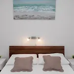 Tone Apartment