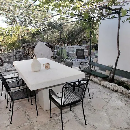 Διαμέρισμα Tone Τρογκίρ